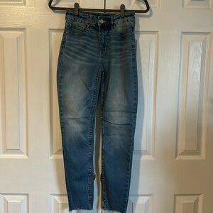 White House Black Market size 00 the skinny ankle Jean with frayed edges